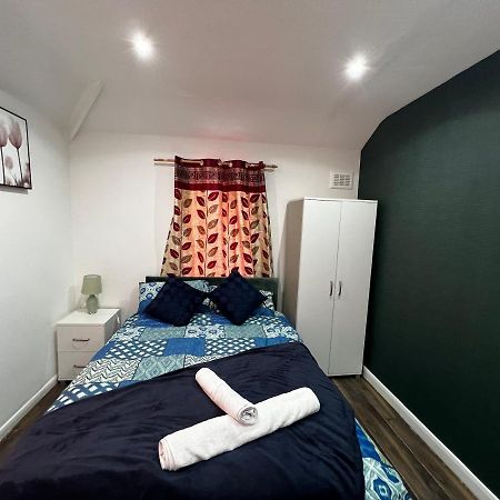 Good Priced Single Rooms In Sherperds Bush Londra Esterno foto
