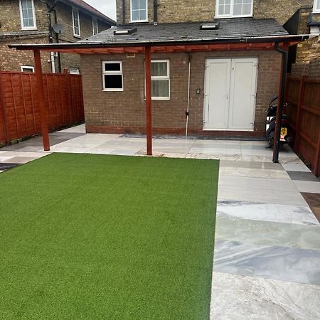 Good Priced Single Rooms In Sherperds Bush Londra Esterno foto
