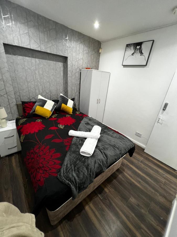Good Priced Single Rooms In Sherperds Bush Londra Esterno foto