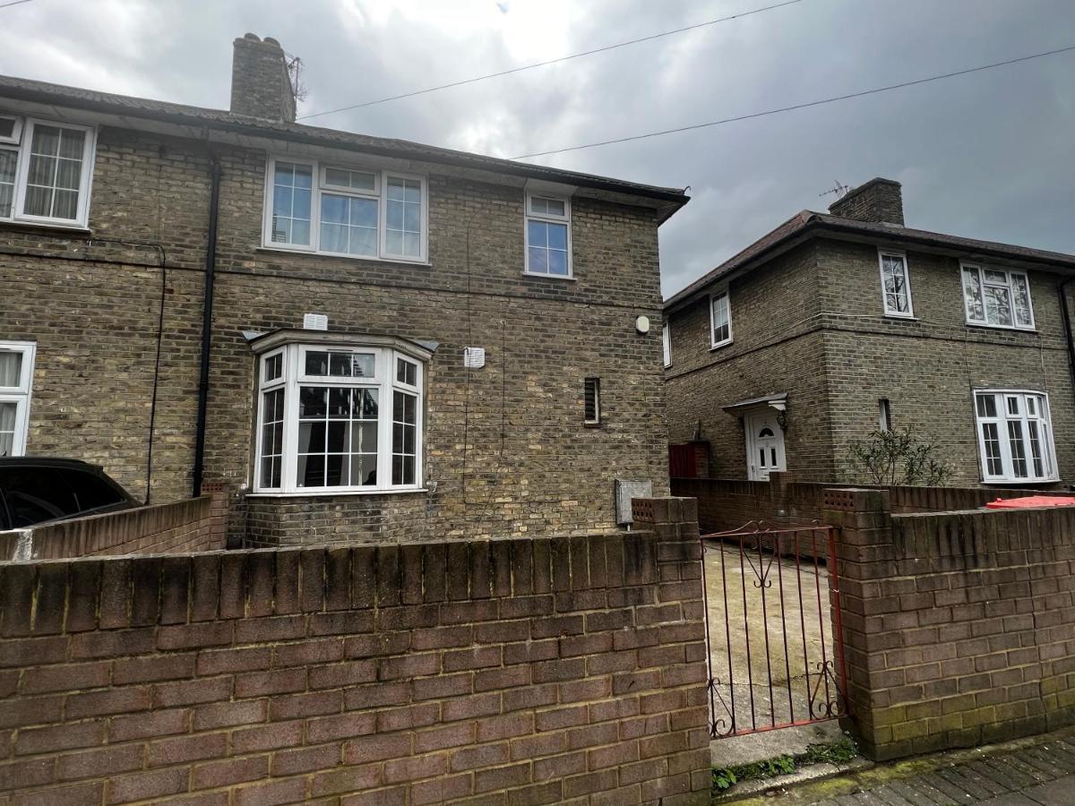 Good Priced Single Rooms In Sherperds Bush Londra Esterno foto