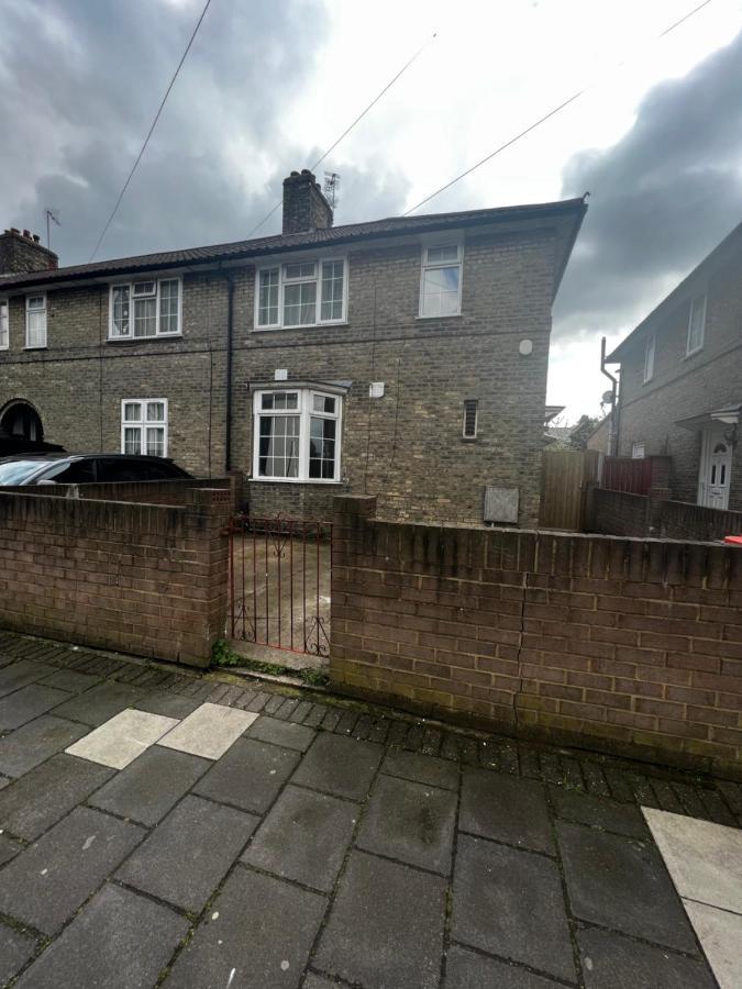 Good Priced Single Rooms In Sherperds Bush Londra Esterno foto