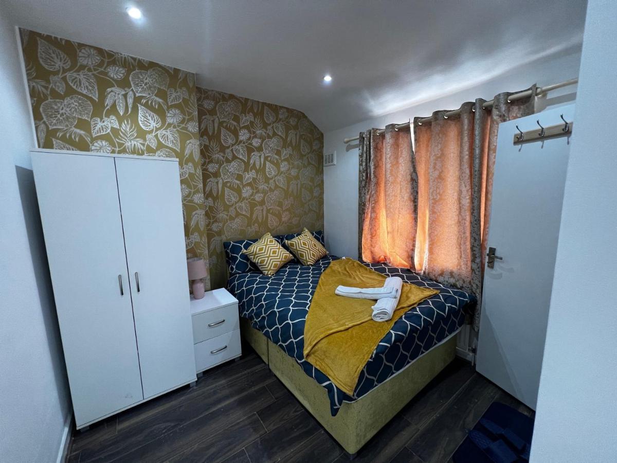 Good Priced Single Rooms In Sherperds Bush Londra Esterno foto