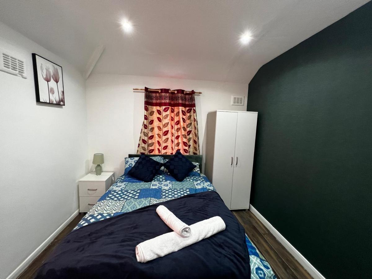 Good Priced Single Rooms In Sherperds Bush Londra Esterno foto