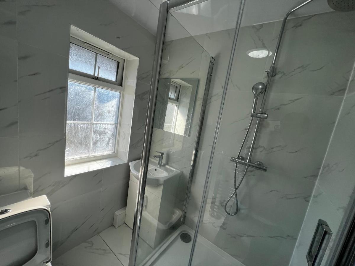 Good Priced Single Rooms In Sherperds Bush Londra Esterno foto