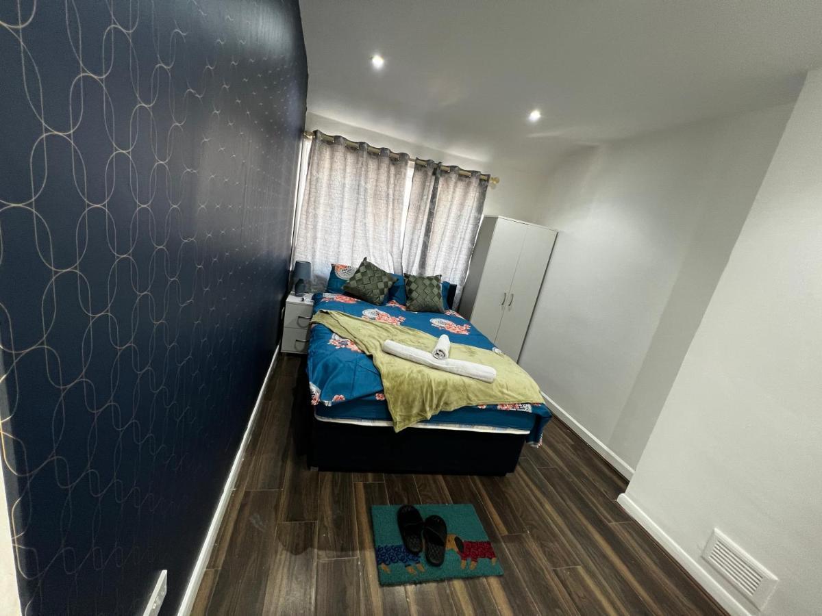 Good Priced Single Rooms In Sherperds Bush Londra Esterno foto