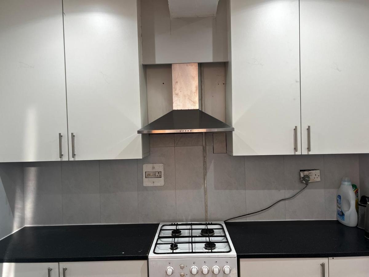 Good Priced Single Rooms In Sherperds Bush Londra Esterno foto